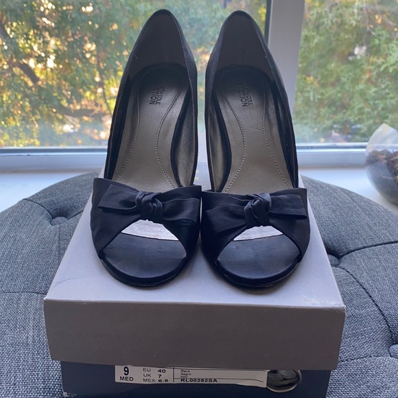 Like New! Satin heels w bow SO CUTE! - Picture 2 of 6